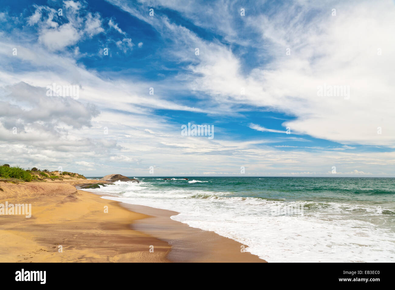 Empty sandy beach ocean waves hi-res stock photography and images - Alamy