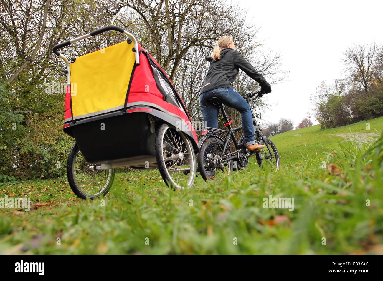 Trailer park child hi res stock photography and images Alamy