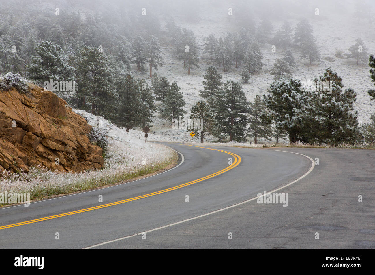 Trail Rideg Rd Snow Paved trail ridge road hi-res stock photography and images - Alamy
