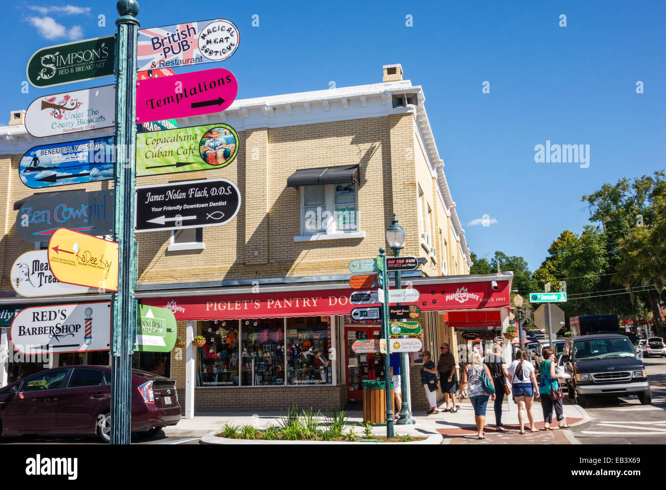 Florida Mount Mt. Dora historic downtown Donnelly Street signs