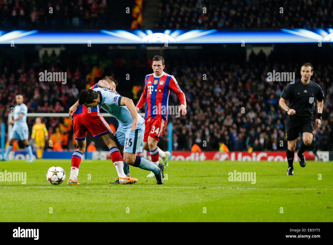 Manchester, UK. 25th Nov, 2014. Champions League Group Stage. Manchester City versus Bayern Munich. Manchester City's Sergio Aguero appears to be brought down on the edge of the penalty box, but does not get the decision Credit:  Action Plus Sports/Alamy Live News Stock Photo