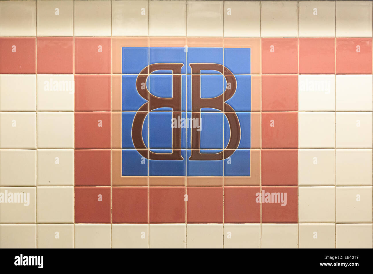 Tiled sign reading BB at the Brooklyn Bridge subway stop in Lower Manhattan, New York, NY, USA. Stock Photo