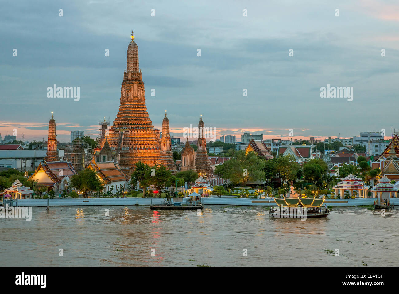 Night view of Wat Arun temple and Chao Phraya River, Bangkok, Thailand Stock Photo