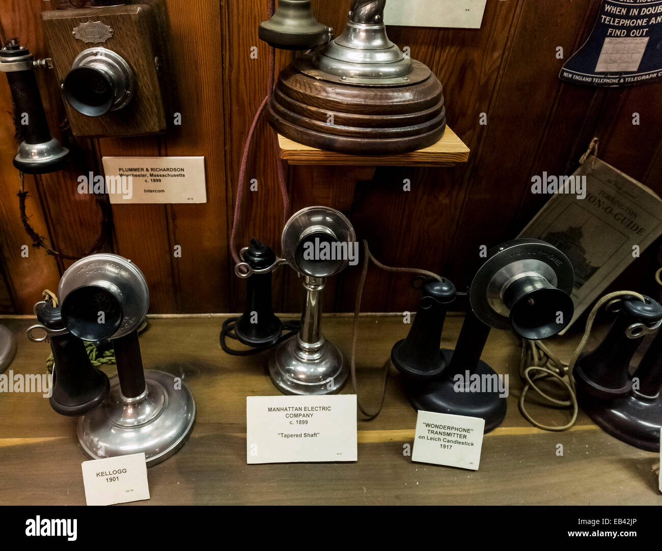 Leslie, USA. 25th Nov, 2014. One of the many displays at the