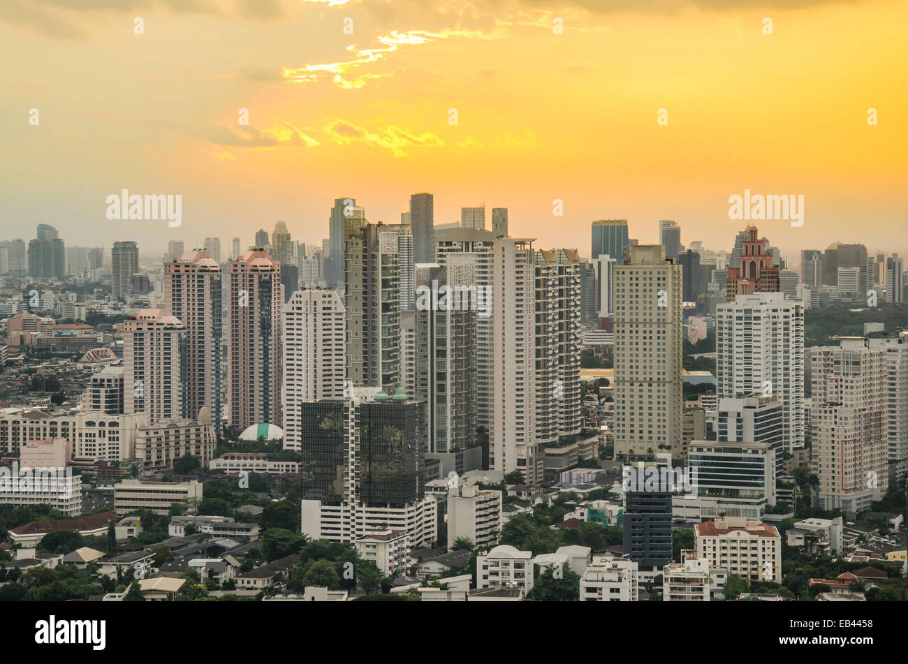 Bangkok Cityscape, Business district with high building at dusk ...