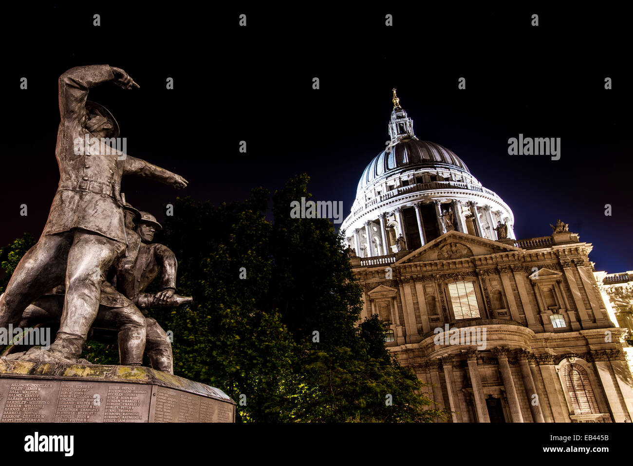 Blitz Memorial Statue commissioned by the Founder Master of the Worshipful Company of Firefighters, St Paul's Cathedral, London Stock Photo