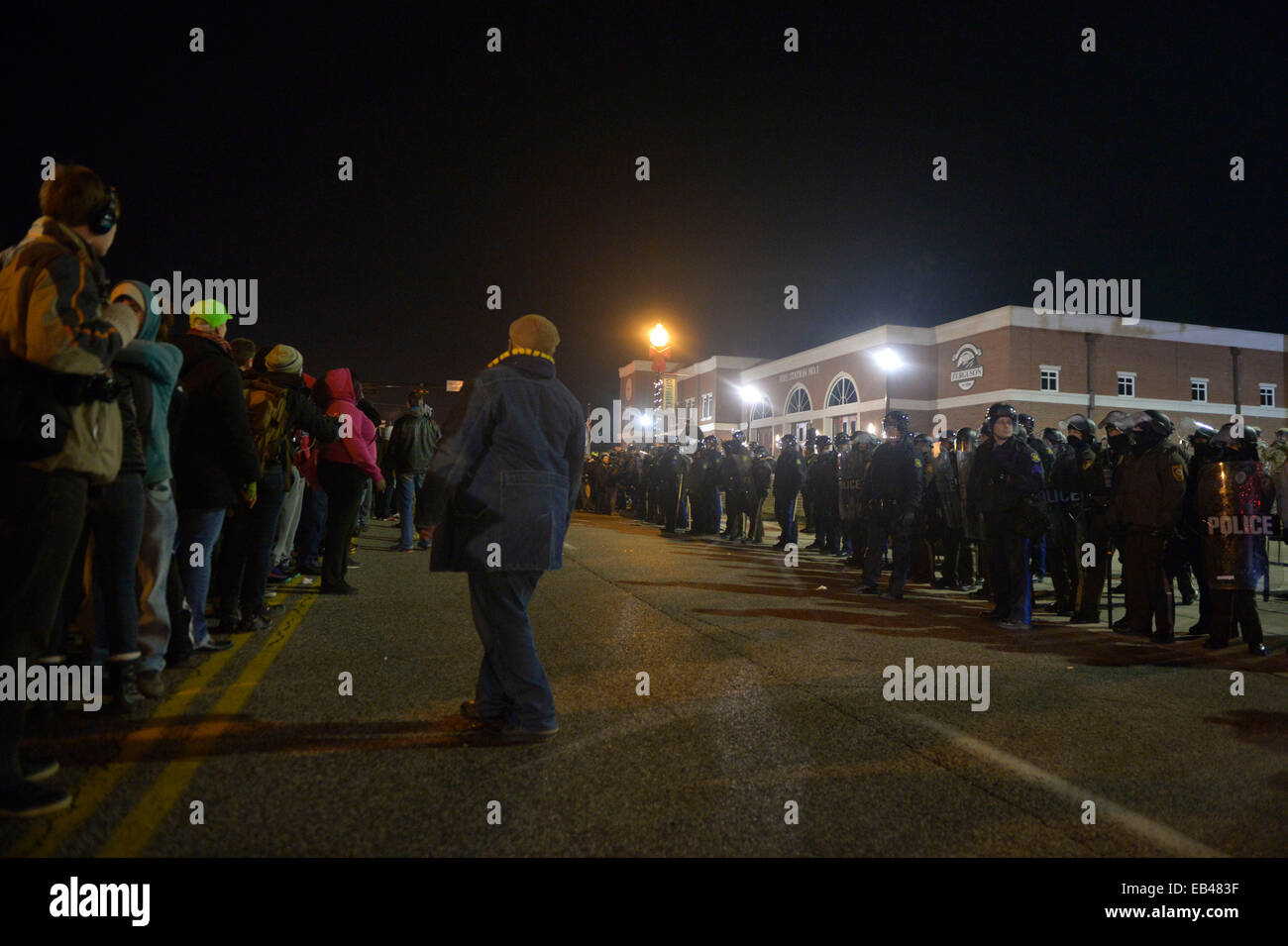 Ferguson, USA. 25th Nov, 2014. Members of National Guard in riot gear stand at the demonstration site outside Ferguson police station, St. Louis County, Missouri, the United States of America, Nov. 25, 2014. More than 1,500 National Guard troops joined about 700 guardsmen who were already on the scene to help local law enforcement protect residents and property in Ferguson, one day after a grand jury declined to hand up an indictment against Ferguson police officer Darren Wilson, who shot and killed unarmed teenager Michael Brown in August. Credit: Yin Bogu/Xinhua/Alamy Live News Stock Photo