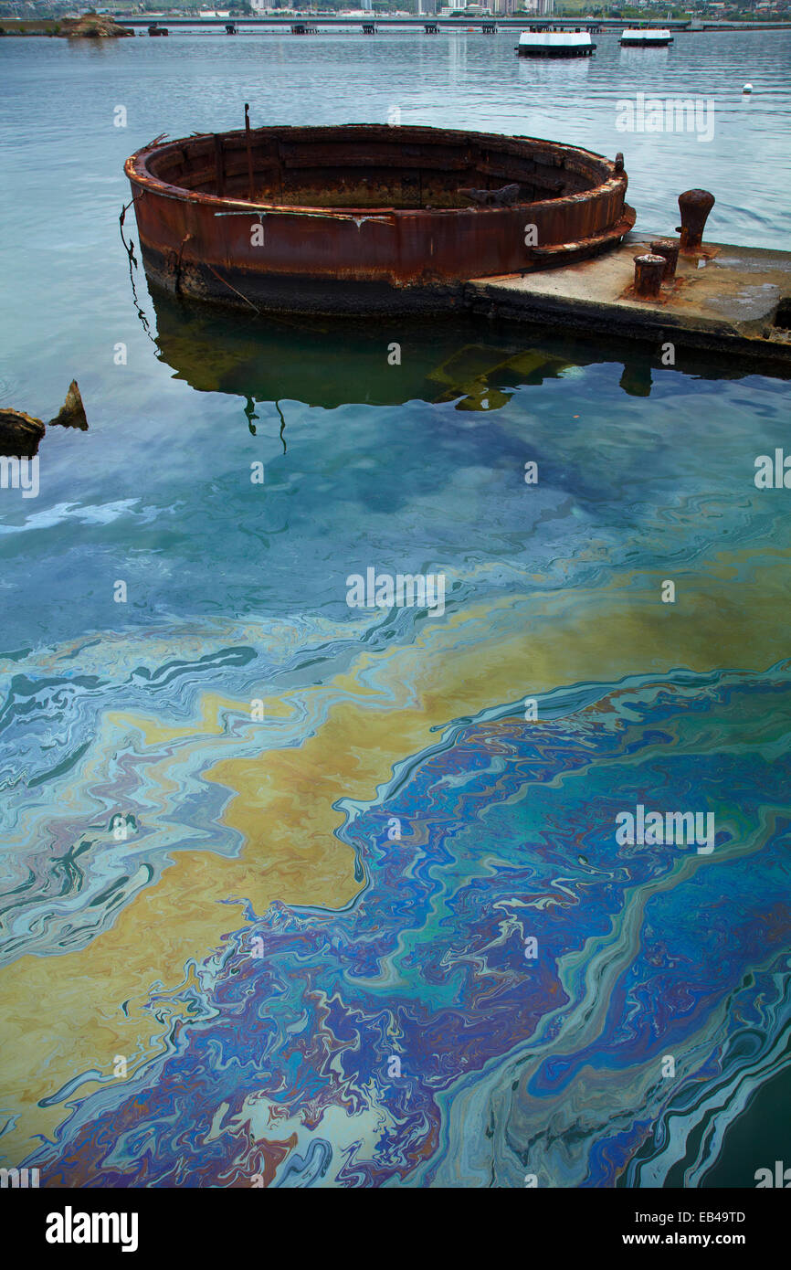 Oil slick from USS Arizona Battleship wreck, sunk in 1941 Pearl Harbour attack,  Pearl Harbour, Honolulu, Oahu, USA Stock Photo