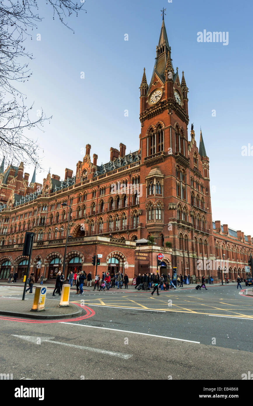 London St Pancras railway station and Renaissance London Hotel by George Gilbert Scott Stock Photo