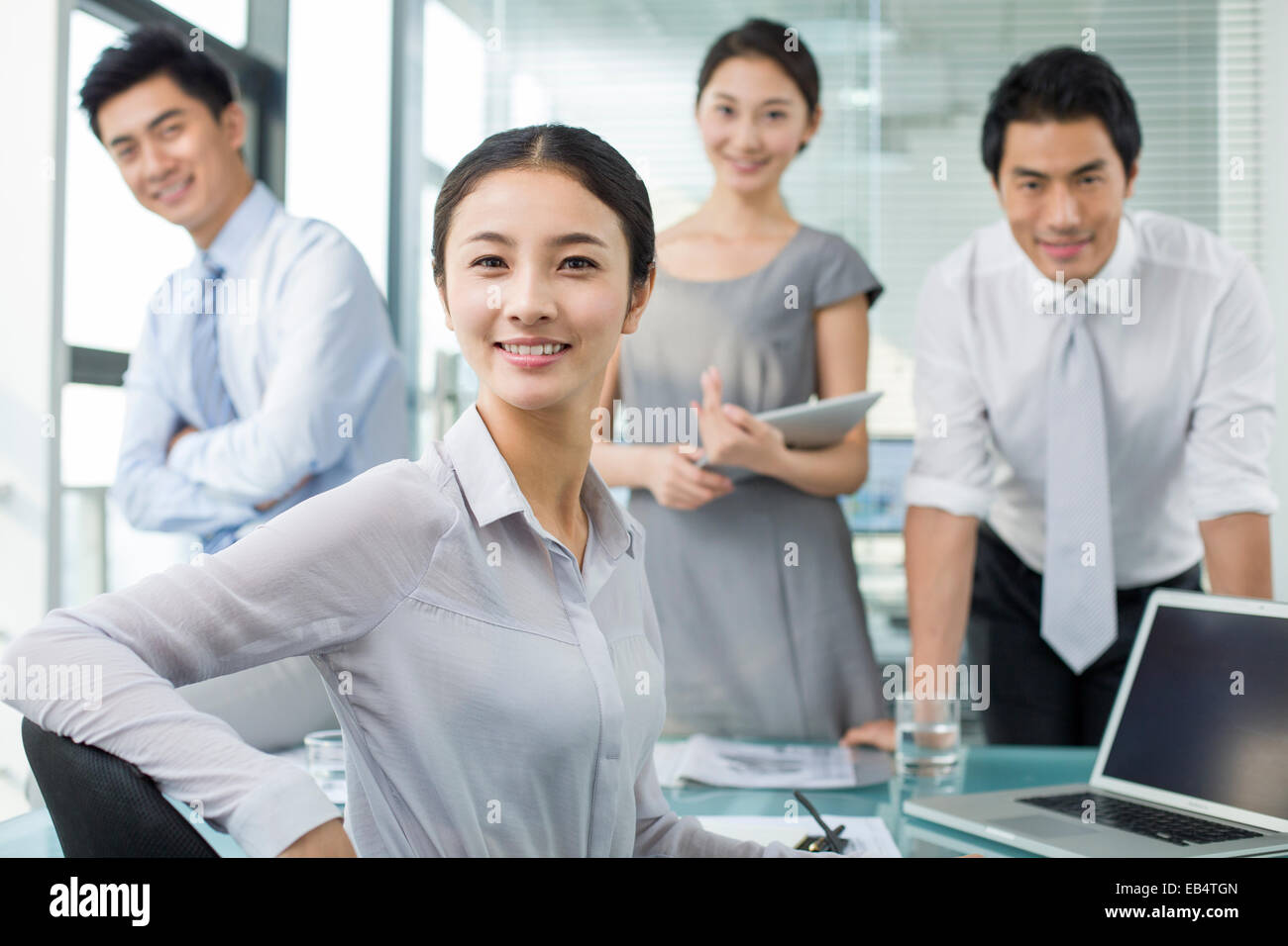 Teamwork smile portrait young hi-res stock photography and images - Alamy