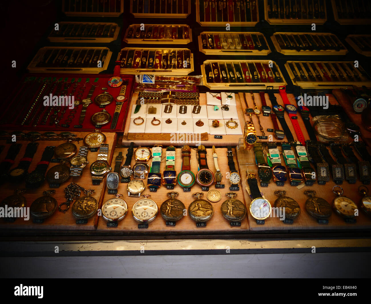 Second hand watch shop hi res stock photography and images Alamy