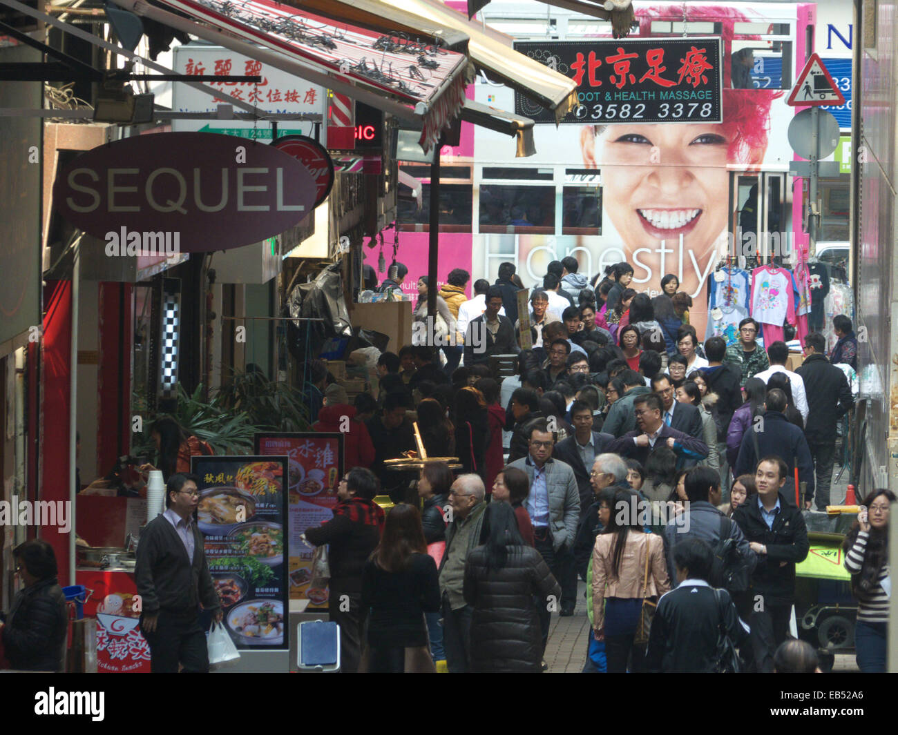 Hong kong shopping district hi-res stock photography and images - Alamy