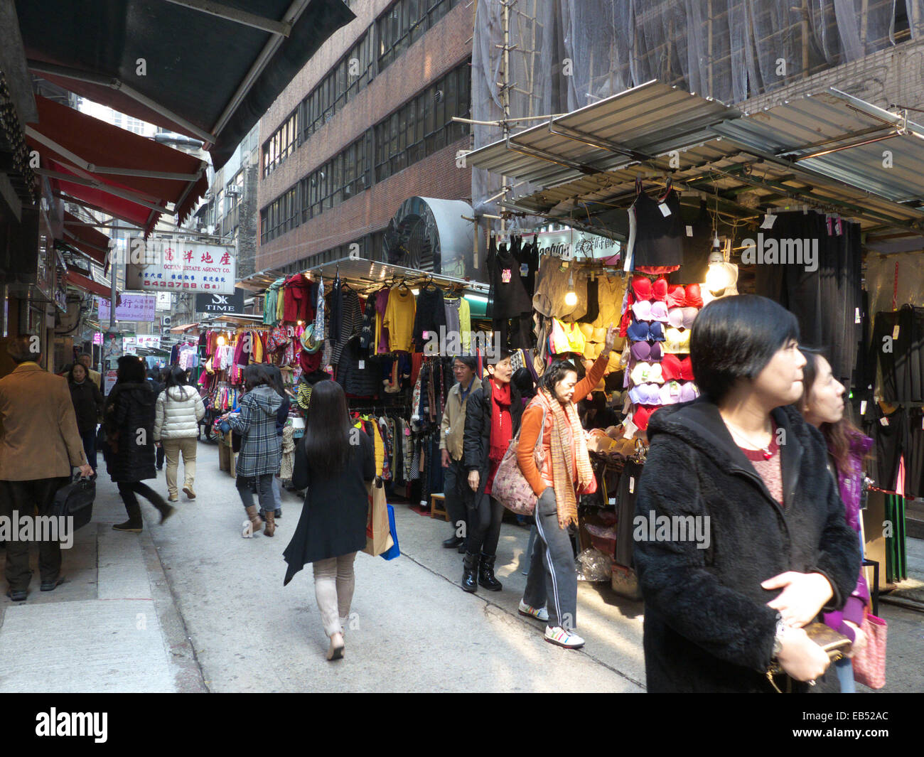 Shopping hong kong central hi-res stock photography and images - Alamy