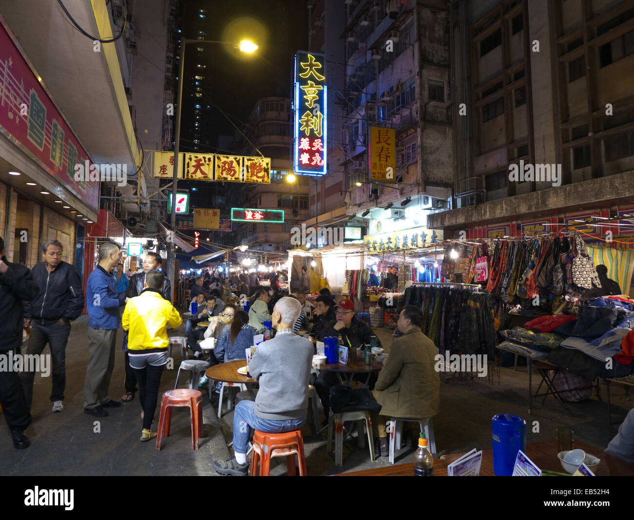 China Hong Kong Kowloon Yau Ma Tei Temple street night market Flea market Stock Photo Alamy China Hong Kong Kowloon Yau Ma Tei Temple street night market Flea market Stock Photo Alamy