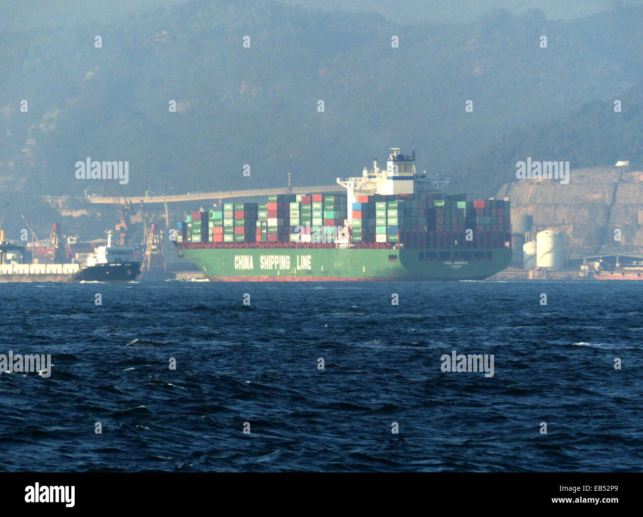 China port container ship hi-res stock photography and images - Alamy