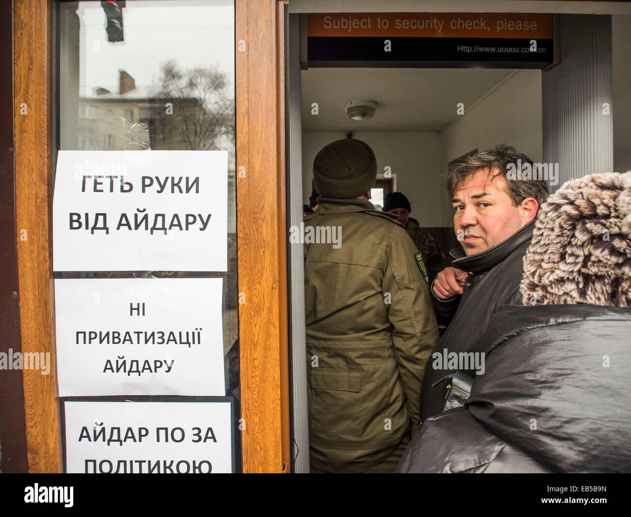 Kiev, Ukraine. 26th November, 2014. In connection with the election of Sergei Melnychuk people's deputy, instead acting battalion commander 'Aydar' was appointed Sergei Fedorchenko. The decision was made with the support of the majority of the volunteer battalion. The appointment was formalized by the order and Sergey Fedorchenko assumed his duties.  Soldiers are concerned by this situation, and therefore it was decided to hold a rally. Credit:  Igor Golovnov/Alamy Live News Stock Photo