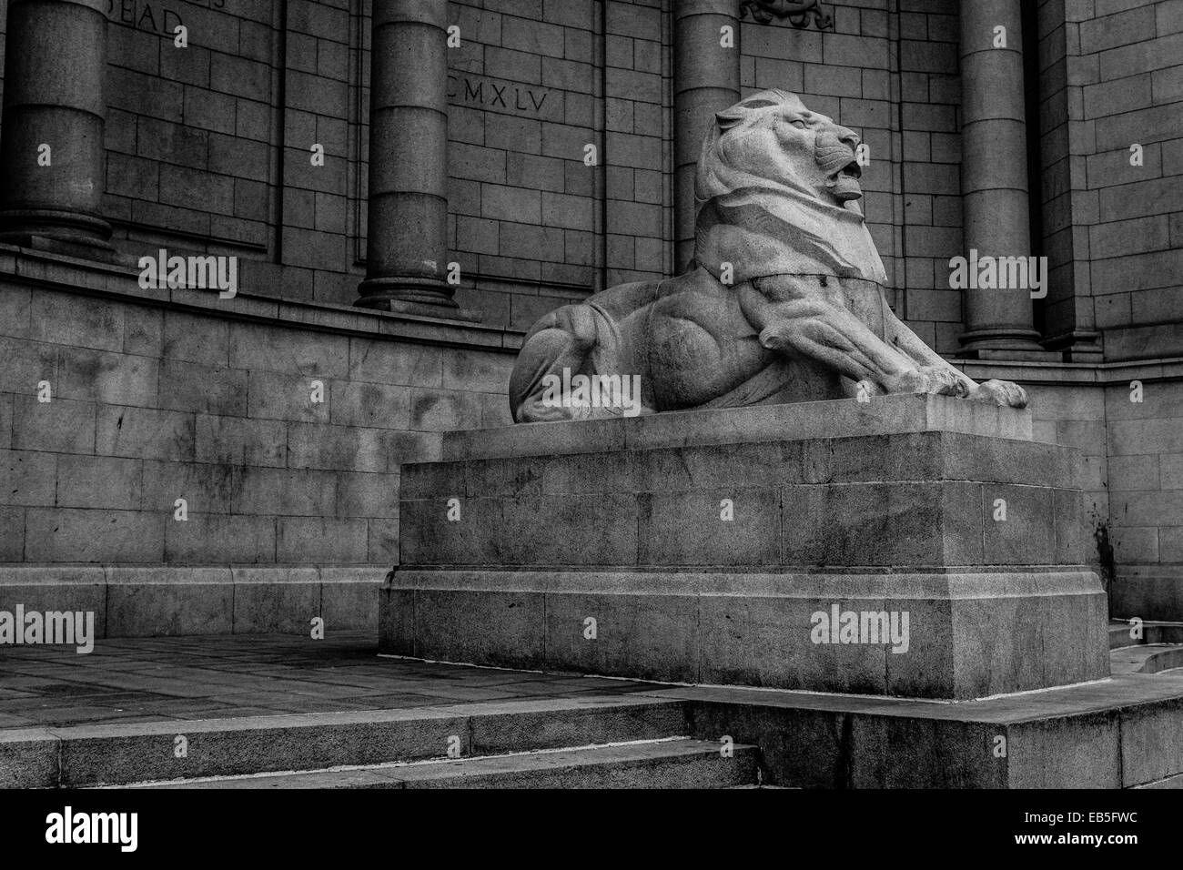 Lion War Memorial, Cowdray Hall, Aberdeen Stock Photo