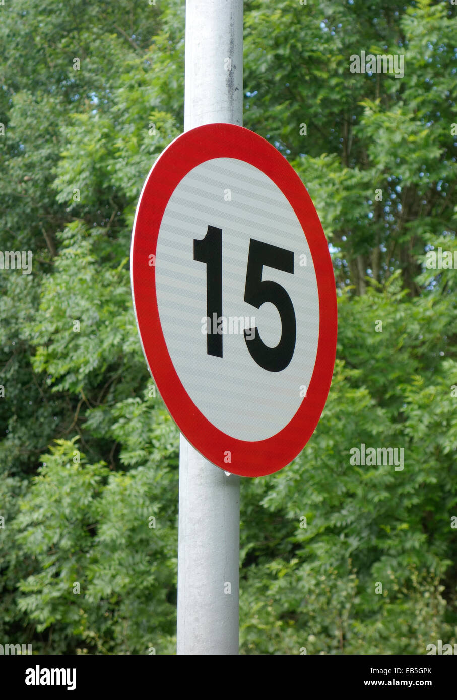 15 Miles Per Hour Mandatory Road Sign, UK Stock Photo Alamy