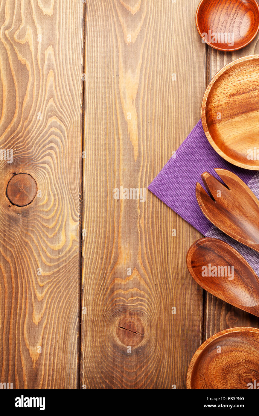 Dụng cụ nhà bếp gỗ trên nền bàn gỗ với không gian trống là một bức tranh vừa đẹp mắt và cực kỳ tiện dụng. Với bộ dụng cụ nhà bếp gỗ đa dạng cùng bàn gỗ rộng rãi, bạn có thể tha hồ sáng tạo và nấu những món ăn ngon đơn giản nhưng chất lượng. Những hình ảnh liên quan đến dụng cụ nhà bếp gỗ trên nền bàn gỗ chắc chắn sẽ khiến bạn muốn mua và sử dụng nó ngay lập tức!