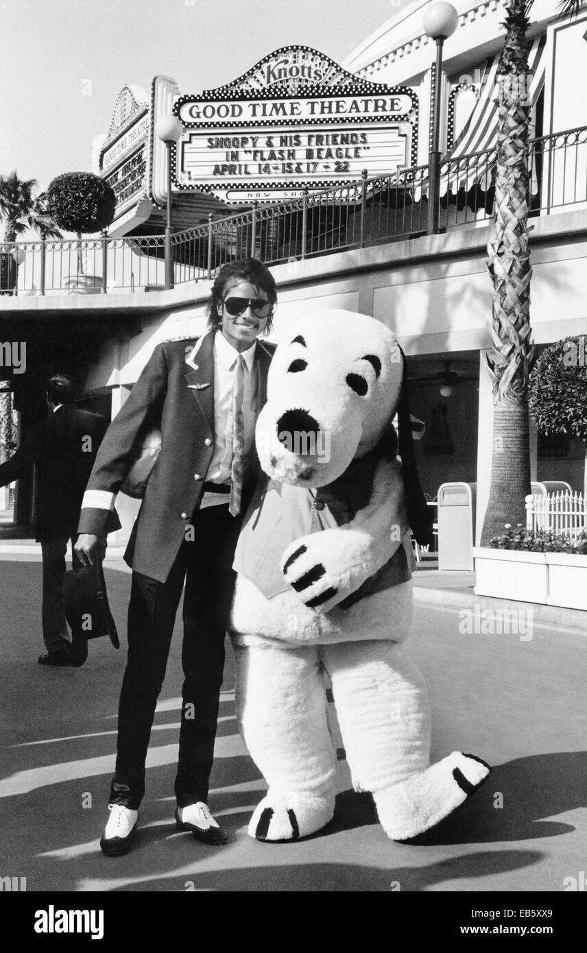 Singer Michael Jackson stands with costumed character Snoopy at Knott's Berry Farm amusement park April 14, 1984 in Buena Park, California. Stock Photo