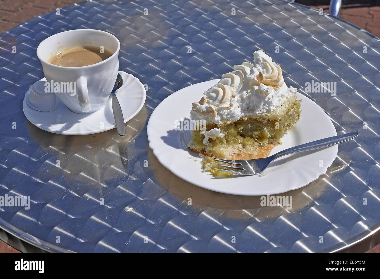 Apfelkuchen mit Sahne, Insel Norderney Stock Photo