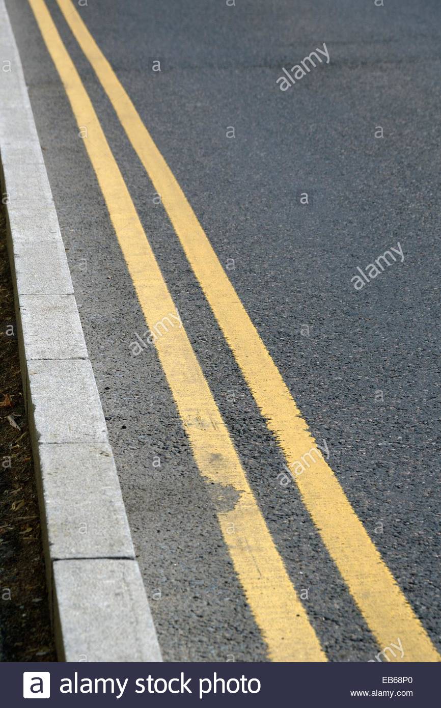 Yellow Painted Curb Stock Photos & Yellow Painted Curb Stock Images Alamy
