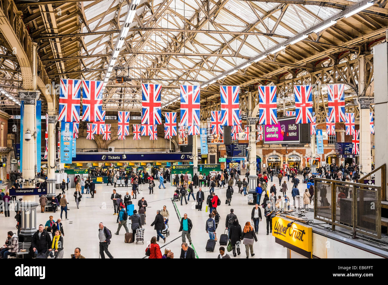 Victoria Railway Station Concourse - London Stock Photo - Alamy