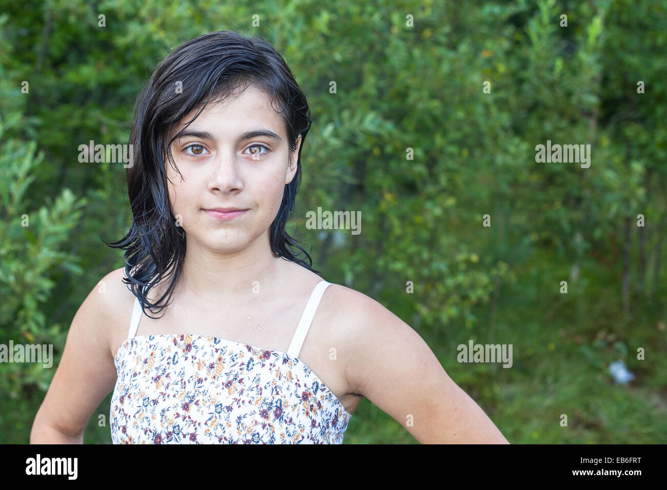 Dark haired girl hi-res stock photography and images - Alamy