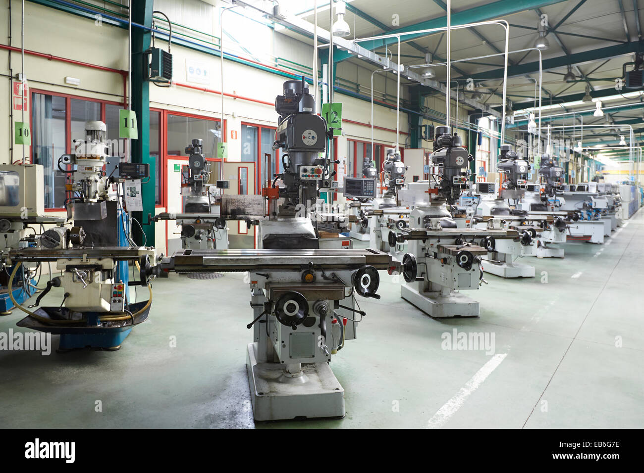 Machine tool for training students. IMH. Institute of Machine Tools