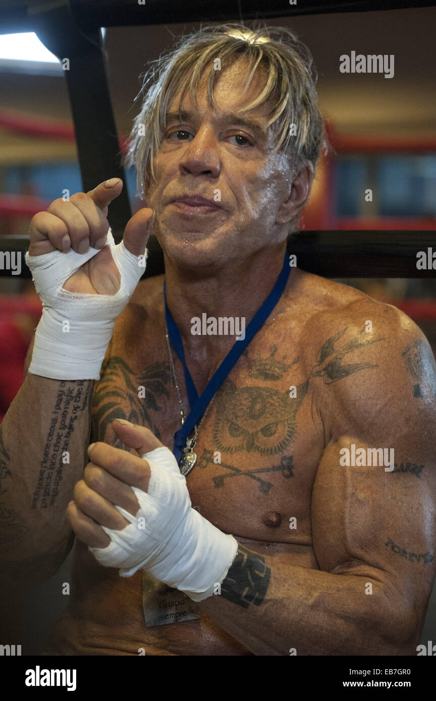 Moscow, Russia. 26th Nov, 2014. Actor Mickey Rourke seen during an open  boxing training session. Rourke will fight Elliot Seymour on the  Provodnikov vs Castillo undercard in Moscow, Russia. Credit: Anna  Sergeeva/ZUMA