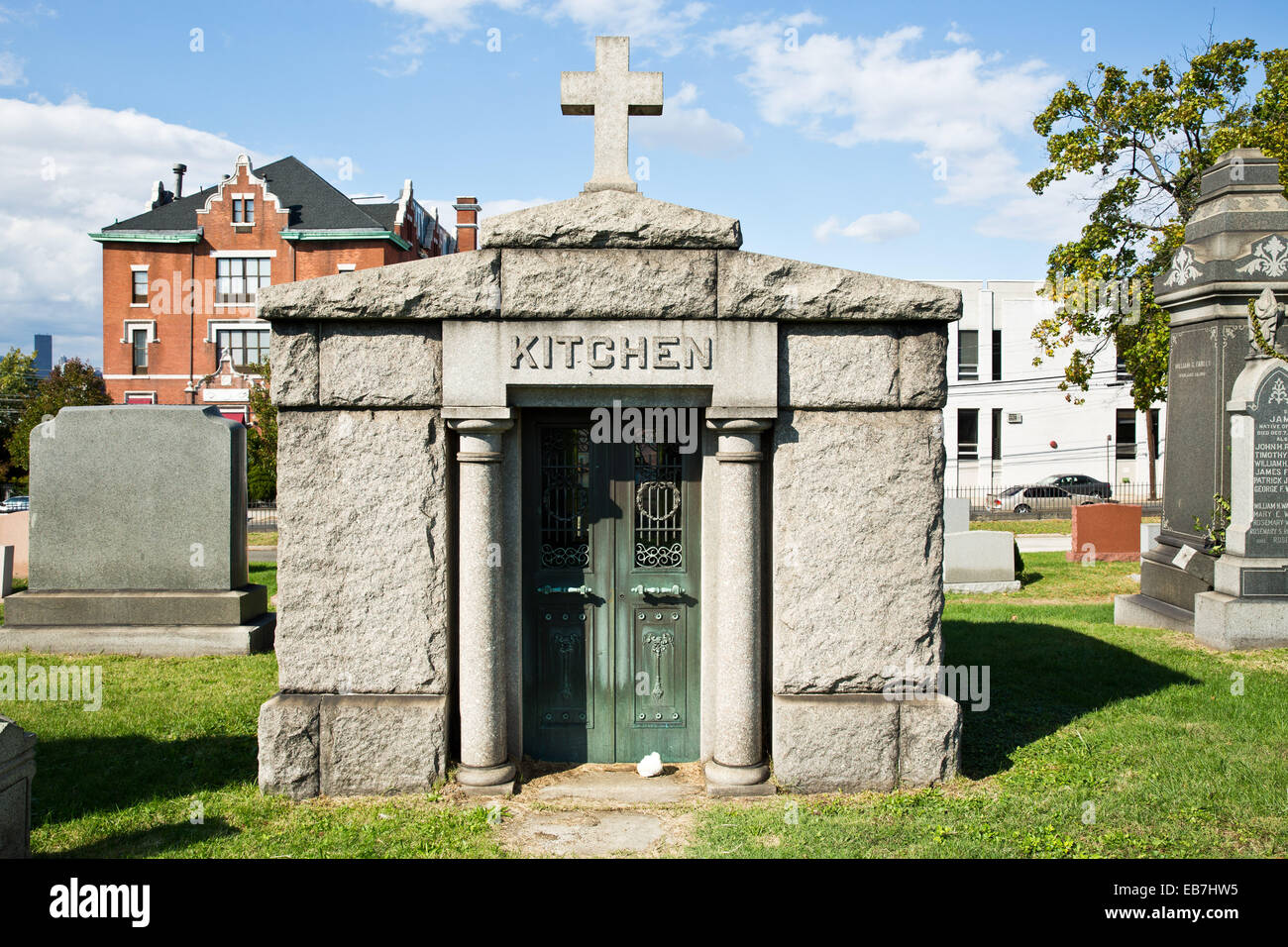 Calvary cemetery and mausoleum hires stock photography and images Alamy