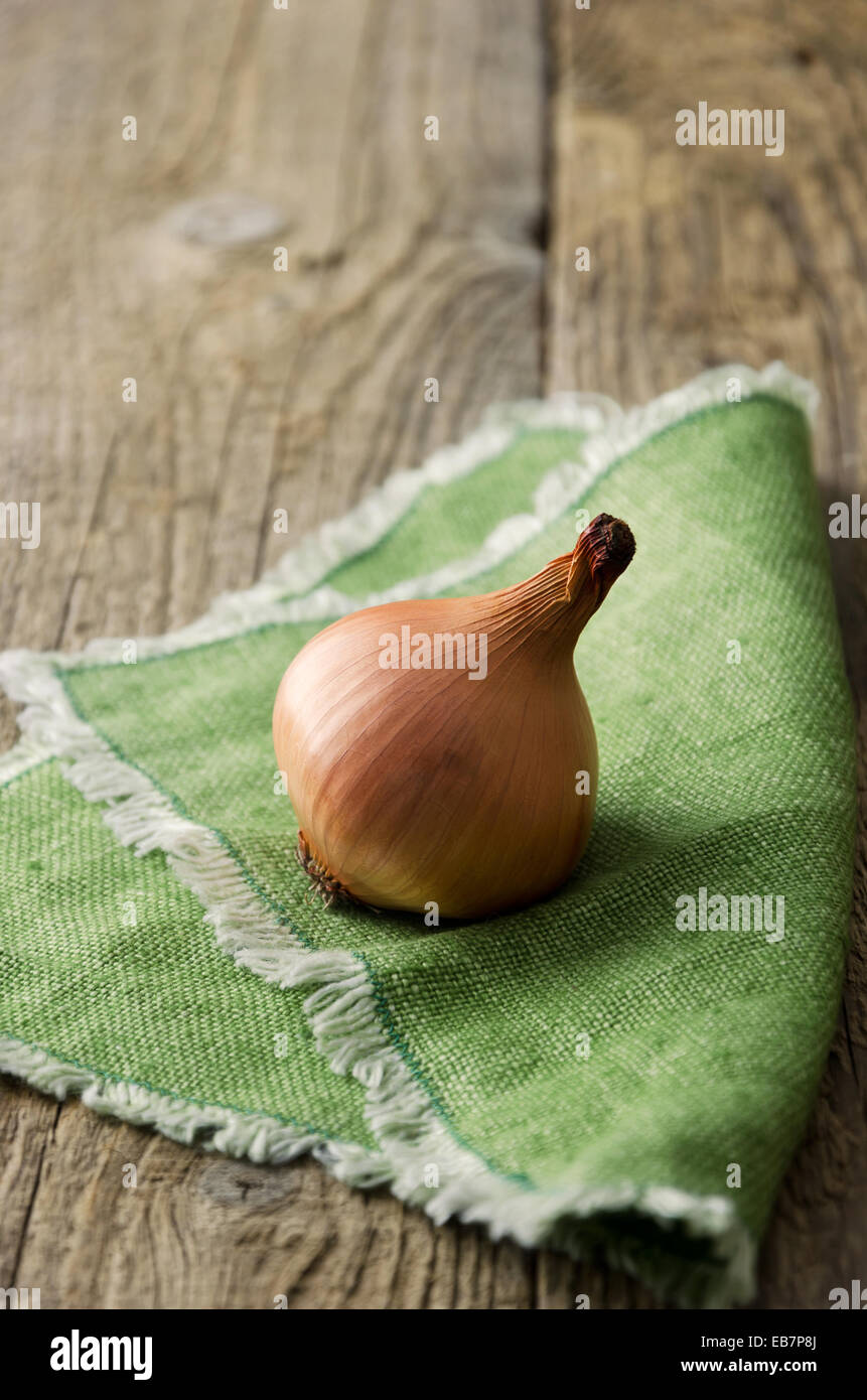 Rustic onion hi-res stock photography and images - Alamy