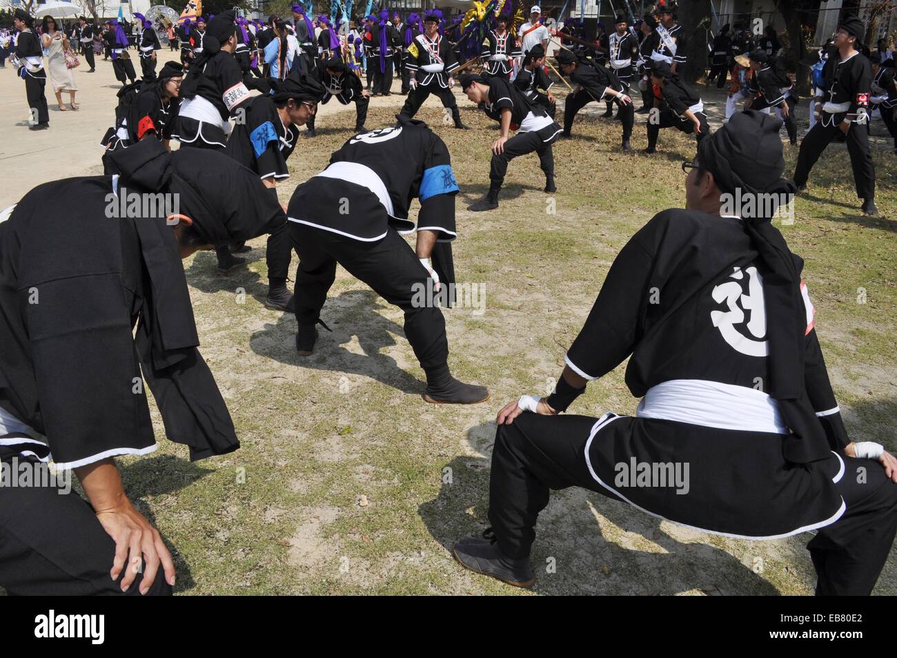 Okinawan man in traditional costume hi-res stock photography and images ...