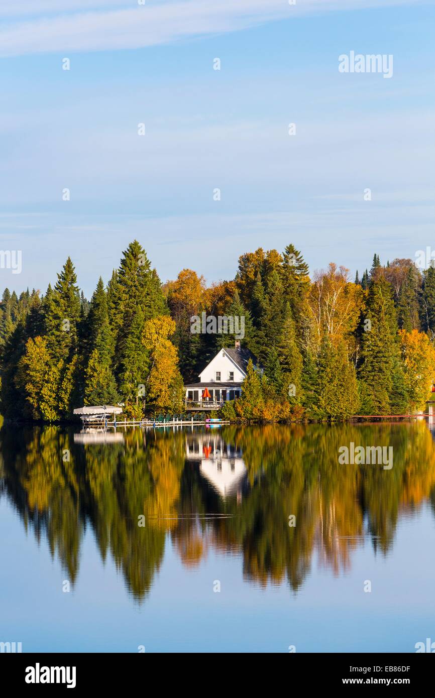House on the shore of joes pond hires stock photography and images Alamy