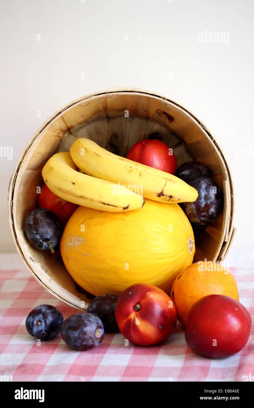 Bushel of bananas hires stock photography and images Alamy