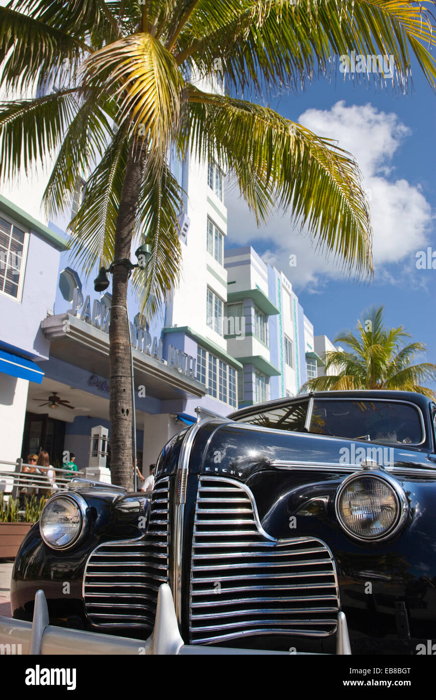 BLACK 1940S BUICK EIGHT COUPE PARK CENTRAL HOTEL OCEAN DRIVE SOUTH BEACH MIAMI BEACH FLORIDA USA Stock Photo