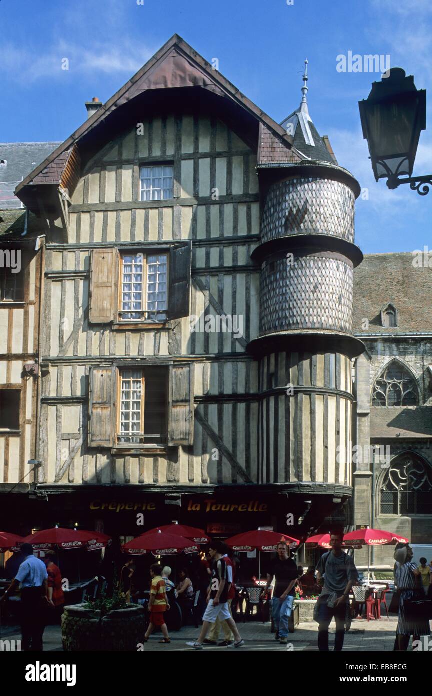 Maison A Tourelle Hi Res Stock Photography And Images Alamy