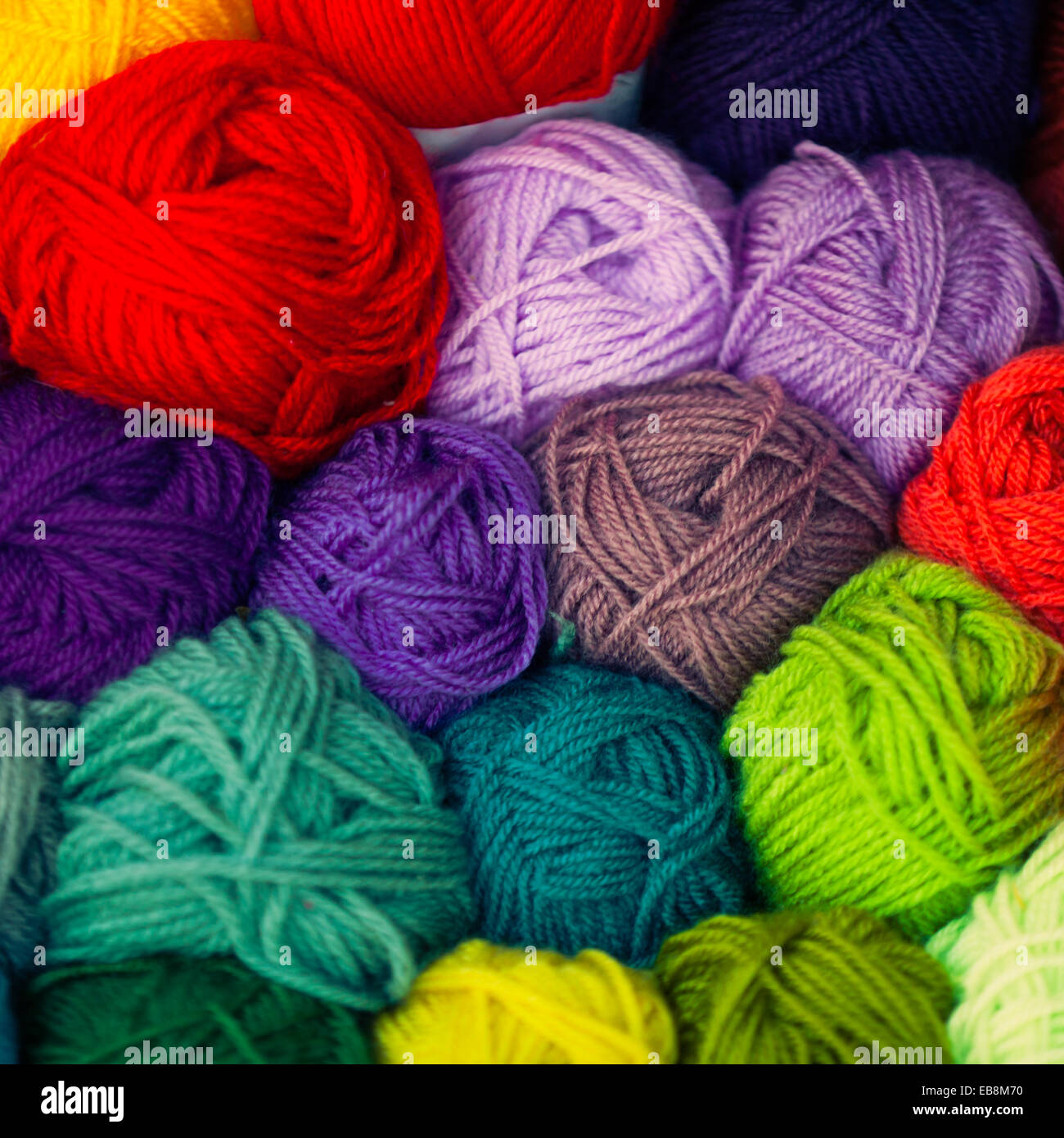 Different color woolen thread hi-res stock photography and images - Alamy