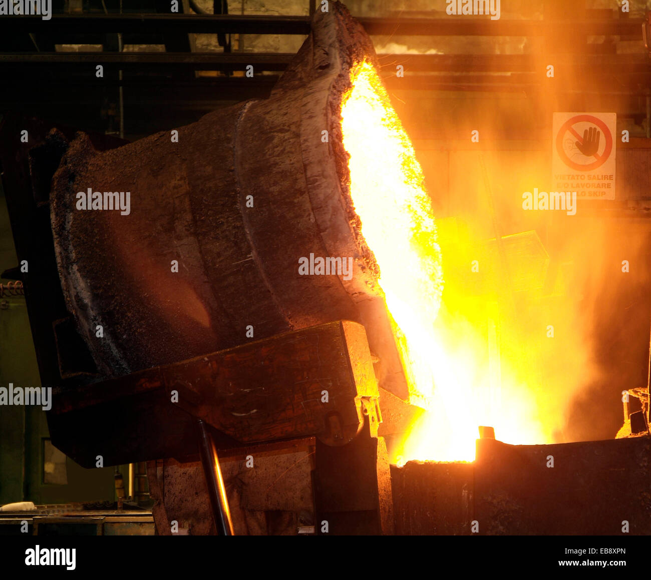 Foundry pour hi res stock photography and images alamy
