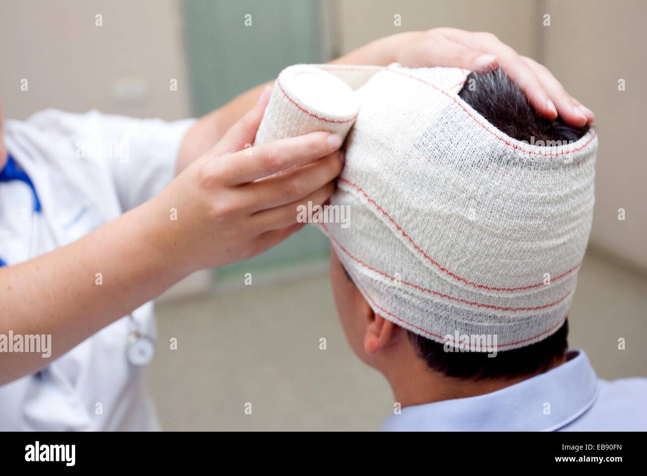 Head bandage hires stock photography and images Alamy