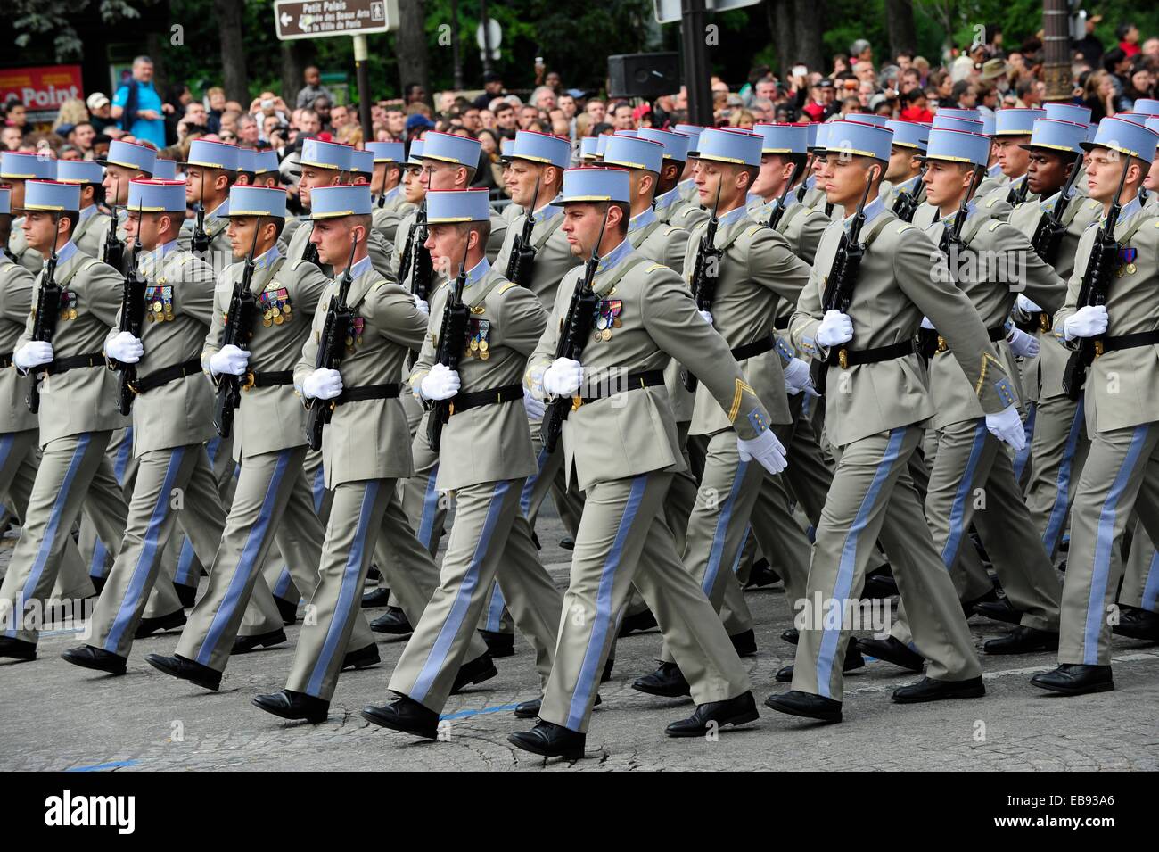 Military uniform french parade hi-res stock photography and images - Alamy