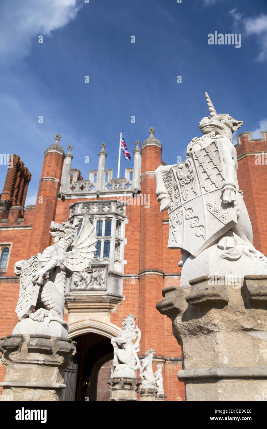 UK, London, statues at the entrance to Hampton Court. Stock Photo