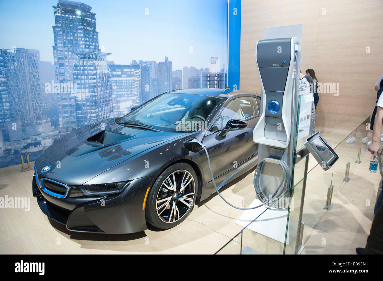 New BMW i8 plug-in electric hybrid on display at the 2014 LA Auto Show ...