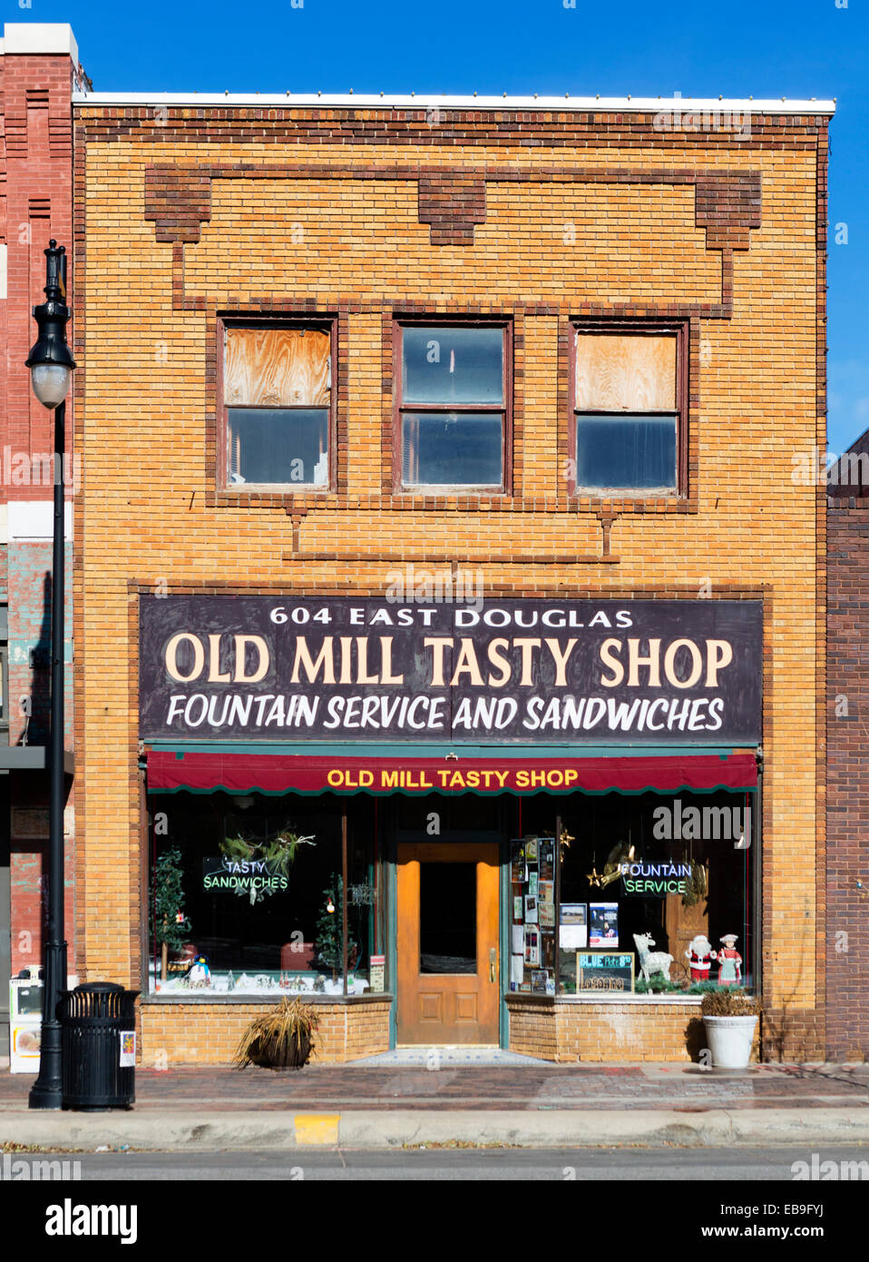 The Old Mill Tasty Shop soda fountain on East Douglas Avenue, Wichita, Kansas, USA Stock Photo