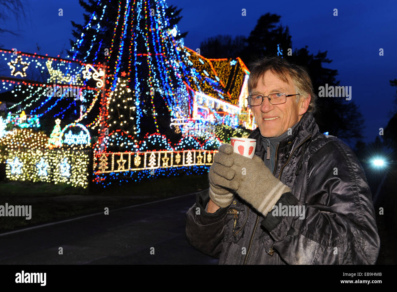 Bruchhausen-Vilsen, Germany. 26th Nov, 2014. Rolf Vogt, operator of the Christmas House, tests the functions of his lights on the country highway near Bruchhausen-Vilsen, Germany, 26 November 2014. On 29 November, the Christmas House will be lit up every day at sunset until the New Year. Photo: INGO WAGNER/dpa/Alamy Live News Stock Photo