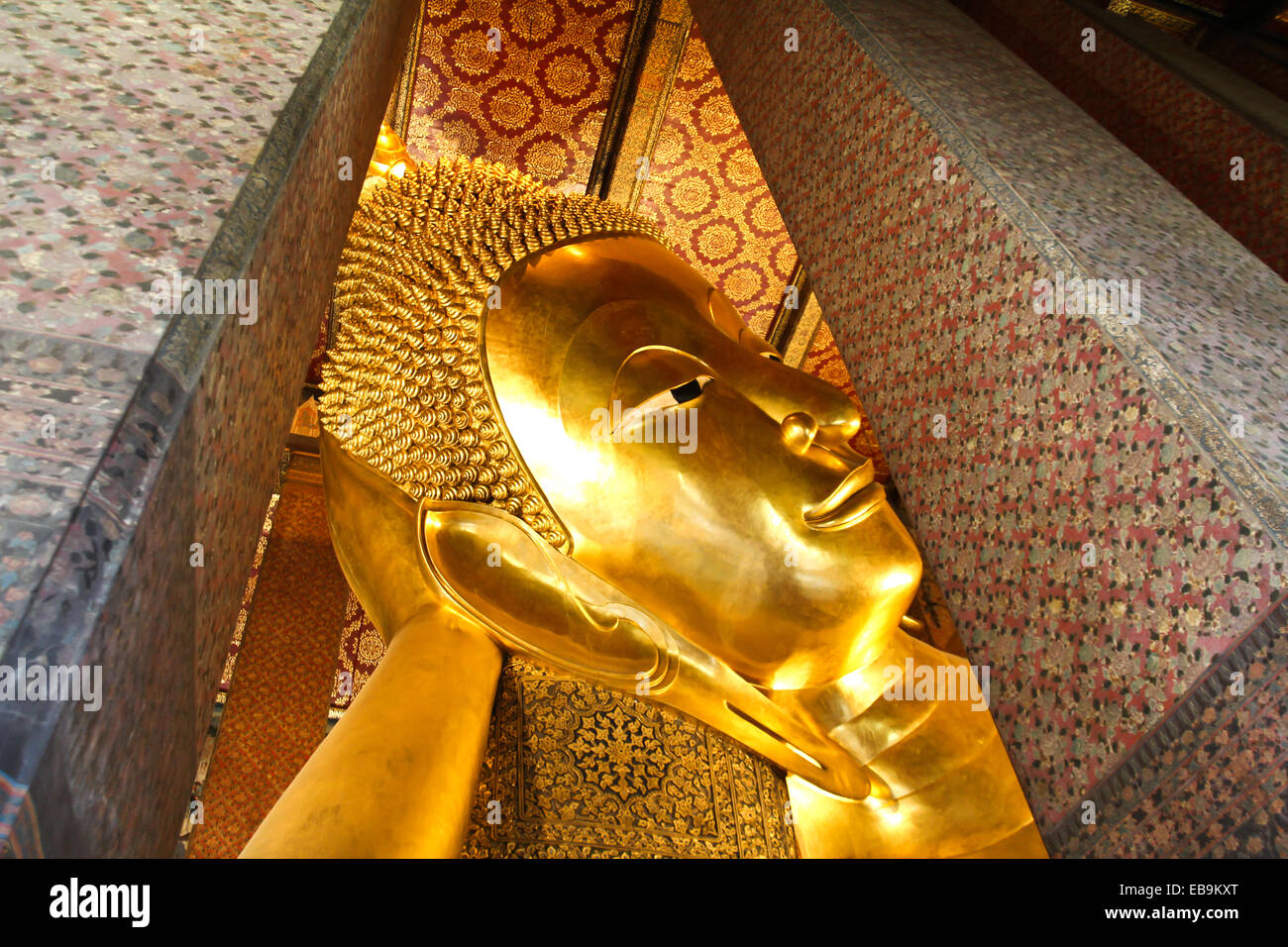 Reclining Buddha gold statue ,Wat Pho, Bangkok, Thailand Stock Photo ...
