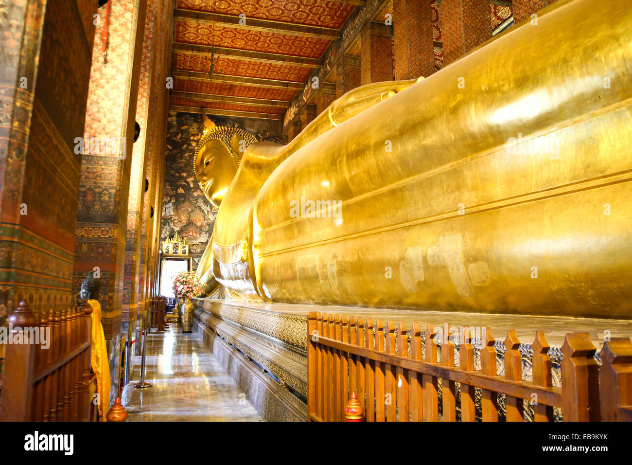 Reclining Buddha gold statue ,Wat Pho, Bangkok, Thailand Stock Photo ...