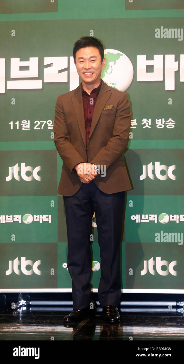 Lee Young-Don, Nov 26, 2014 : South Korean star producer Lee Young-Don  poses during a press conference for a new show, 'Everybody' of JTBC in  Seoul, South Korea. © Lee Jae-Won/AFLO/Alamy Live