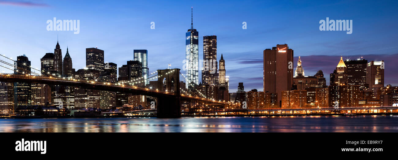 Brooklyn Bridge, view from Main Street Park over the East River onto the Manhattan skyline, Downtown Brooklyn, Brooklyn Stock Photo