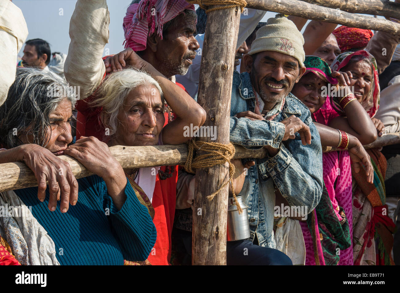 Pilgrims watching the procession of Shahi Snan, the royal bath, during Kumbha Mela festival, Allahabad, Uttar Pradesh, India Stock Photo